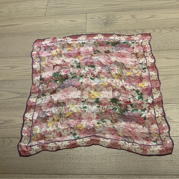 Beautiful Vintage Silk Scarf - Picture 3 of 8